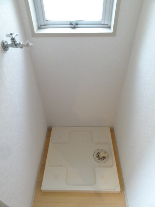 物件内観写真16　(洗濯機置場)