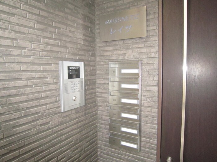 物件外観写真5　(エントランス部分)