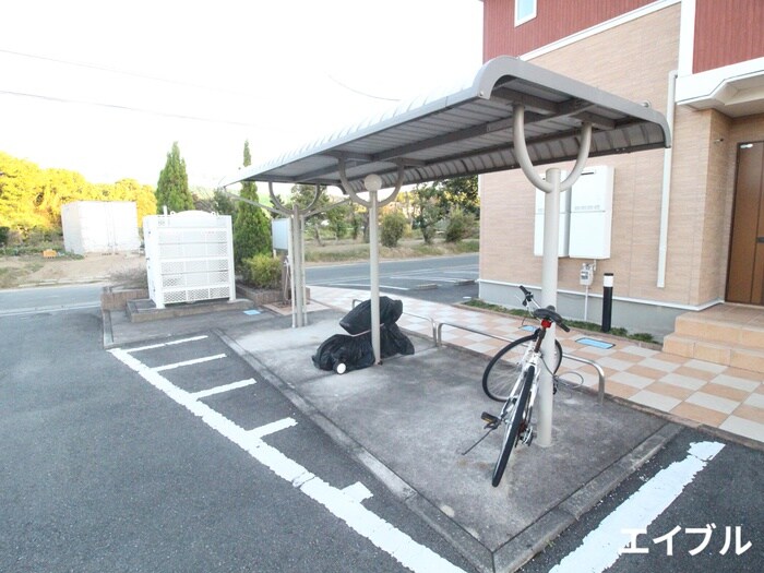 物件外観写真4　(駐輪場)