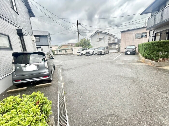 物件外観写真2　(駐車場)