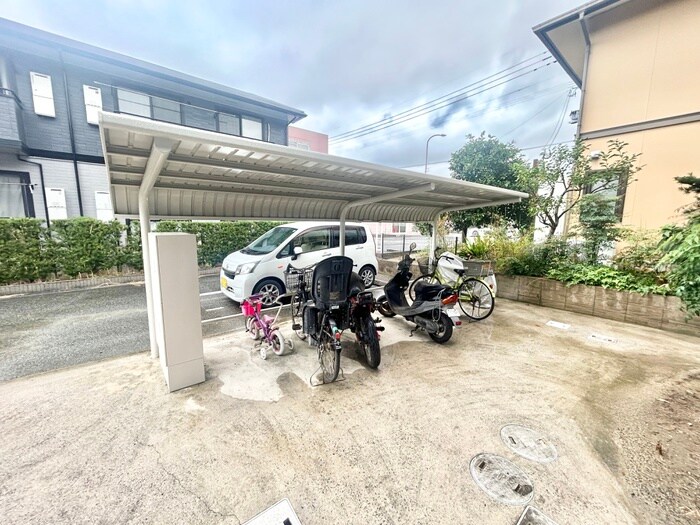 物件外観写真3　(駐輪場)
