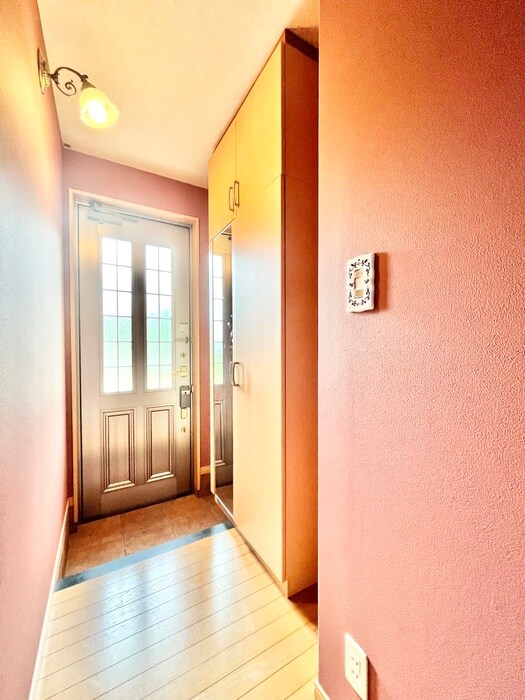 物件内観写真11　(玄関)