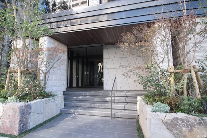 物件外観写真4　(エントランス部分)