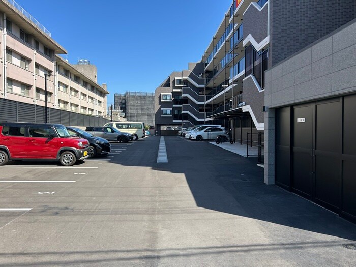 物件外観写真3　(駐車場)