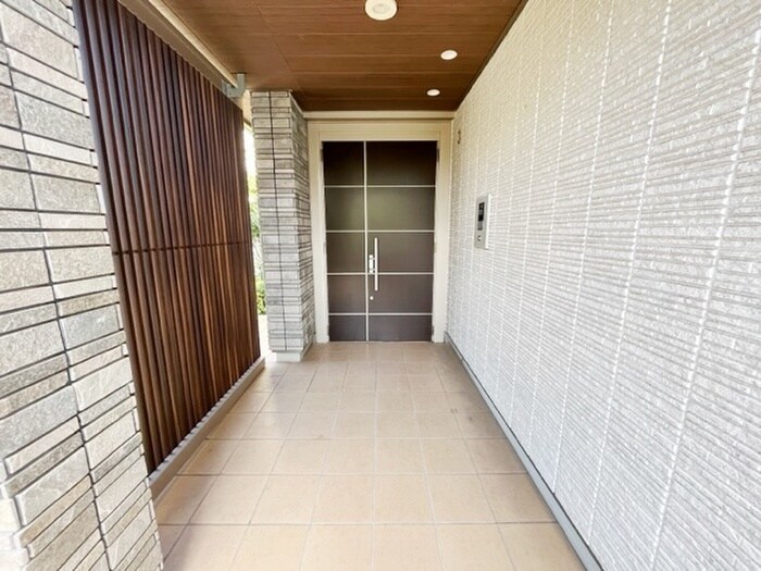 物件外観写真4　(エントランス部分)