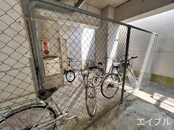 物件外観写真4　(駐輪場)