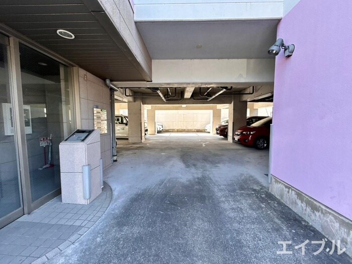 物件外観写真5　(駐車場)