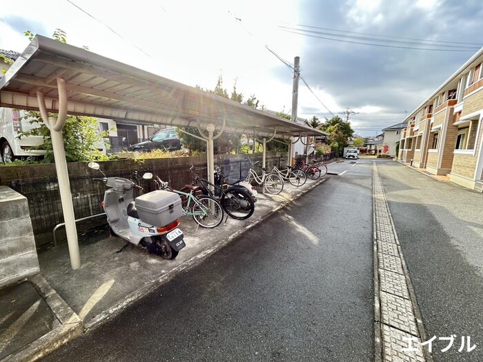 物件外観写真5　(駐輪場)
