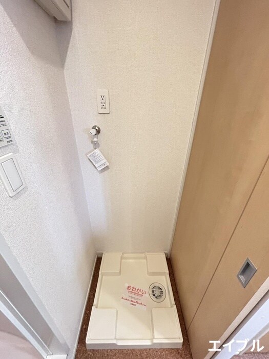 物件内観写真12　(洗濯機置場)