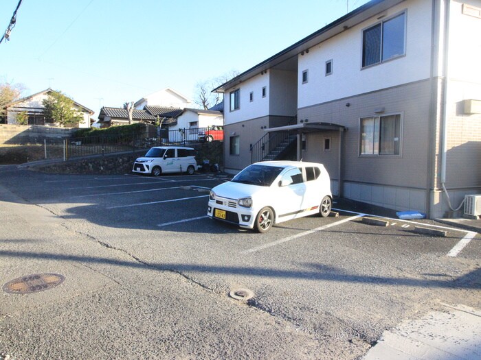 物件外観写真2　(駐車場)