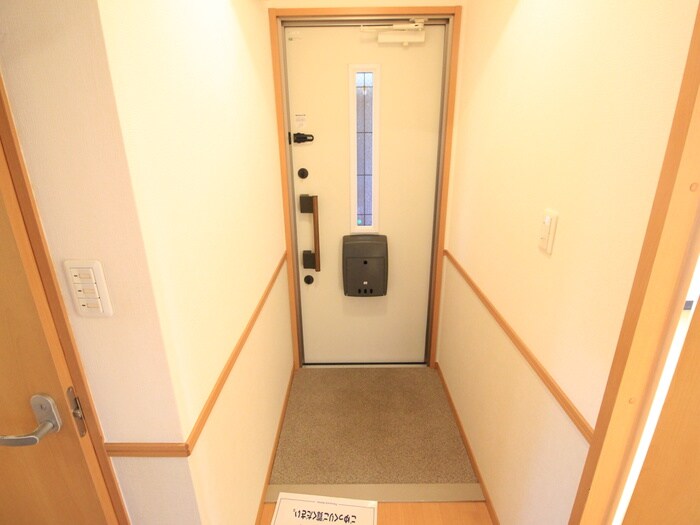 物件内観写真12　(玄関)
