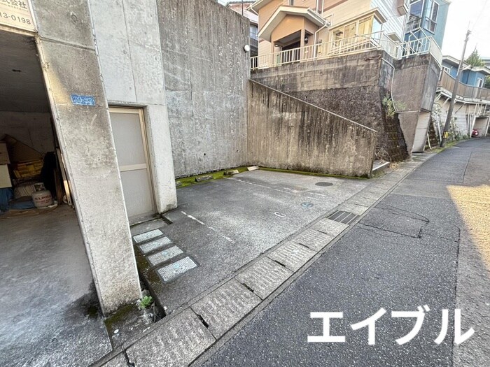 物件外観写真6　(駐車場)