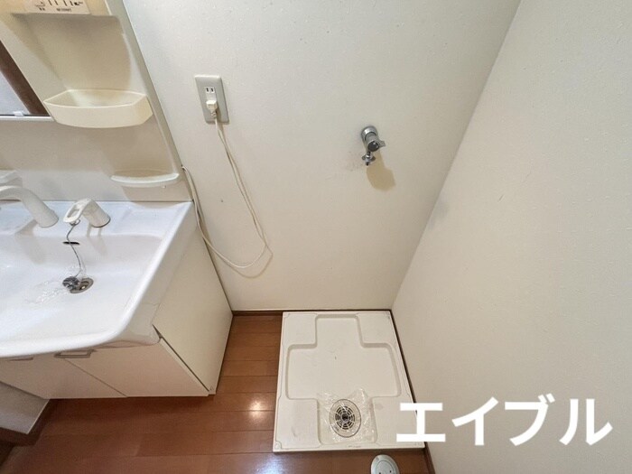 物件内観写真12　(洗濯機置場)