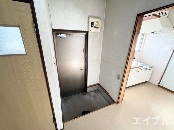 物件内観写真12　(玄関)