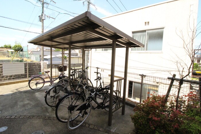 物件外観写真4　(駐輪場)