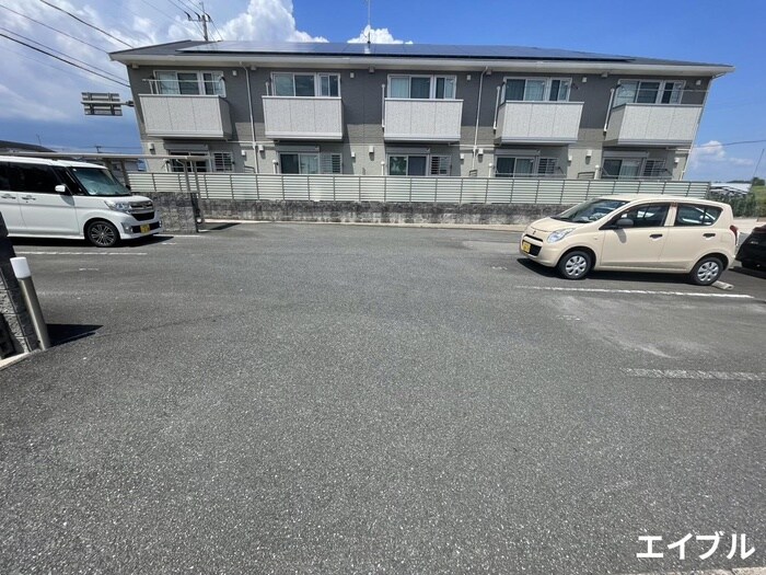 物件外観写真2　(駐車場)