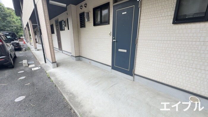 物件外観写真5　(エントランス部分)