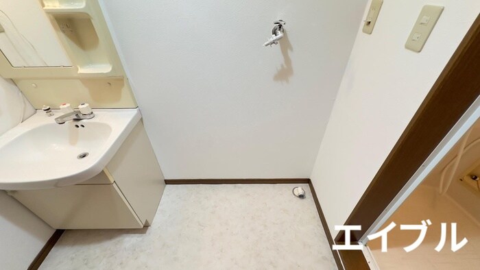 物件内観写真13　(洗濯機置場)