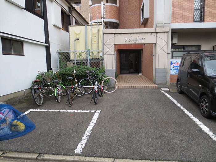 物件外観写真4　(駐輪場)