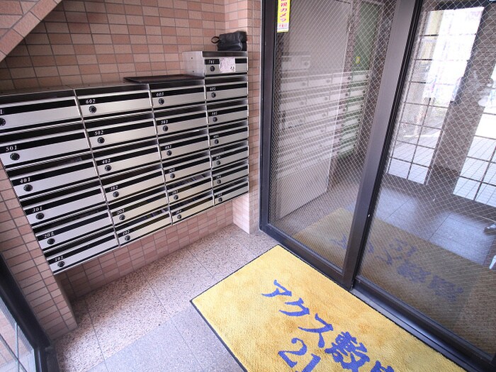 物件外観写真5　(エントランス部分)