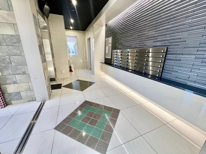 物件外観写真3　(エントランス部分)