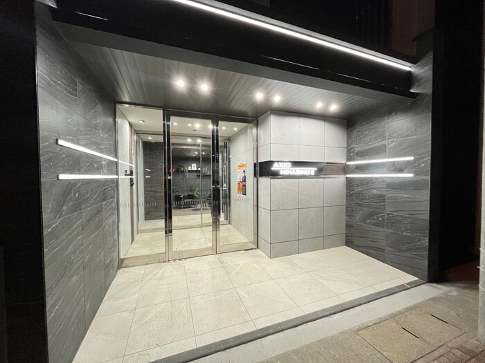 物件外観写真2　(エントランス部分)