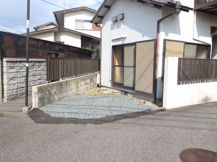 物件外観写真2　(駐車場)