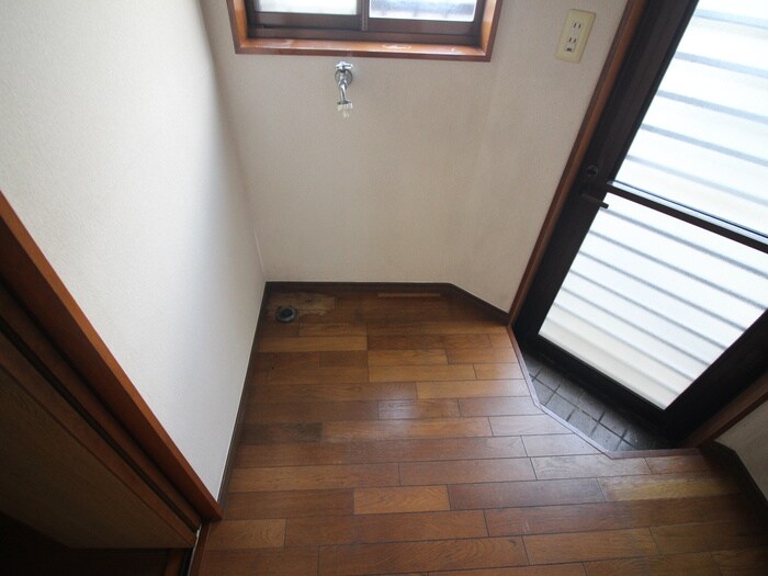 物件内観写真11　(洗濯機置場)