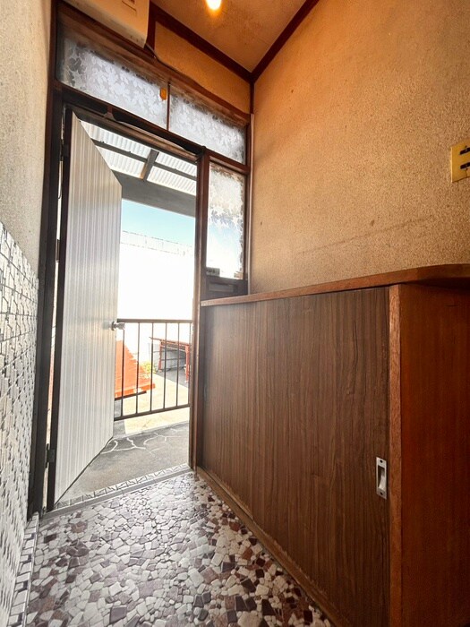 物件内観写真6　(玄関)