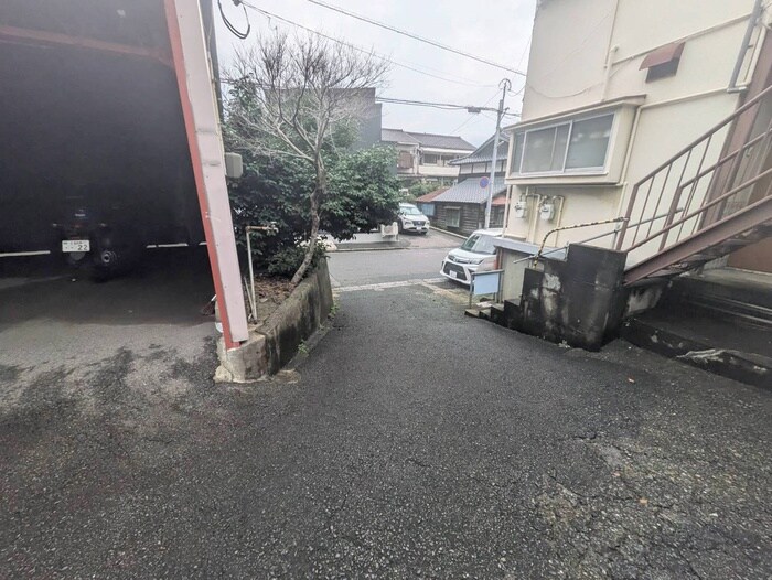 物件外観写真5　(エントランス部分)