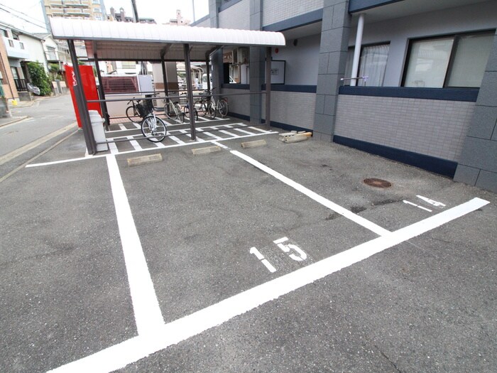 物件外観写真5　(駐車場)