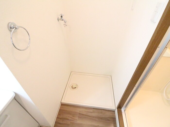 物件内観写真13　(洗濯機置場)