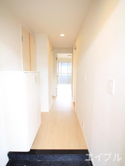 物件内観写真15　(玄関)