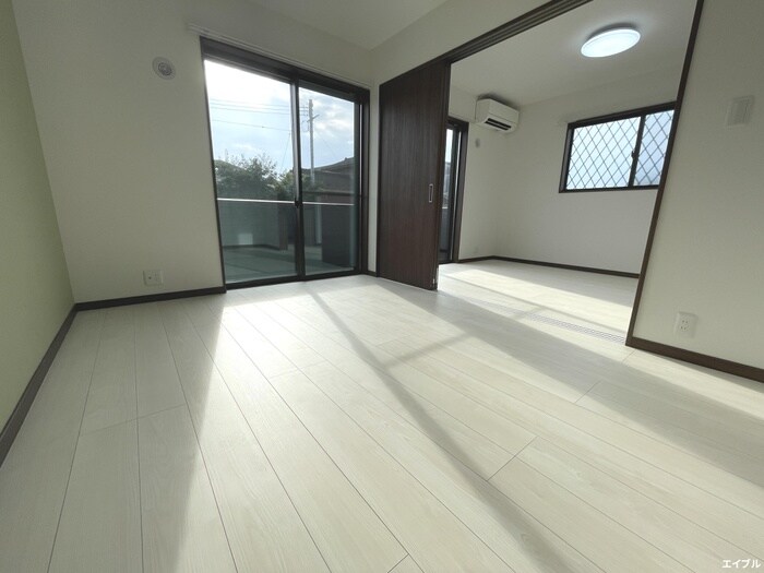 物件内観写真2　(居室)