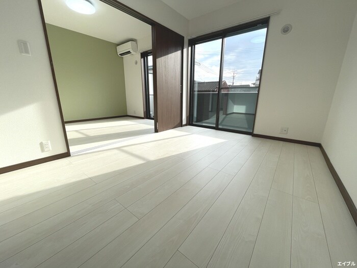 物件内観写真2　(居室)