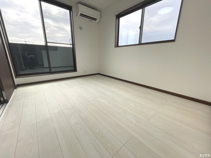 物件内観写真2　(居室)