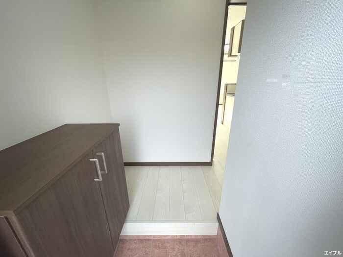 物件内観写真6　(玄関)