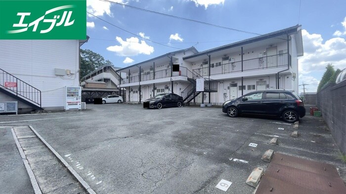 物件外観写真2　(駐車場)