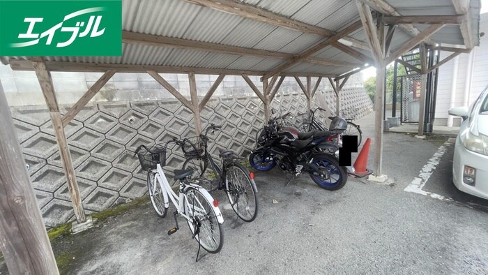 物件外観写真4　(駐輪場)