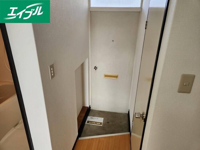 物件内観写真12　(玄関)