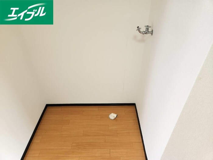 物件内観写真15　(洗濯機置場)