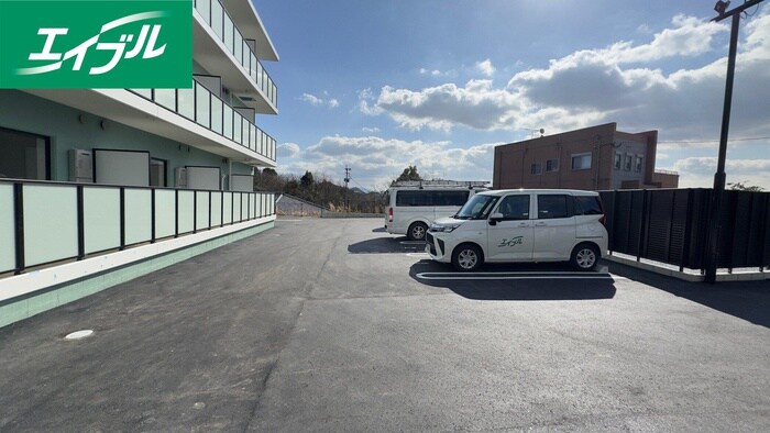 物件外観写真2　(駐車場)