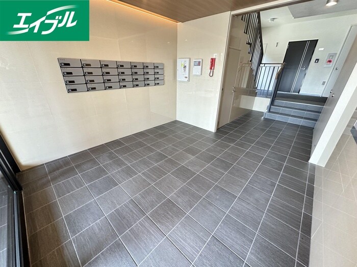 物件外観写真4　(エントランス部分)