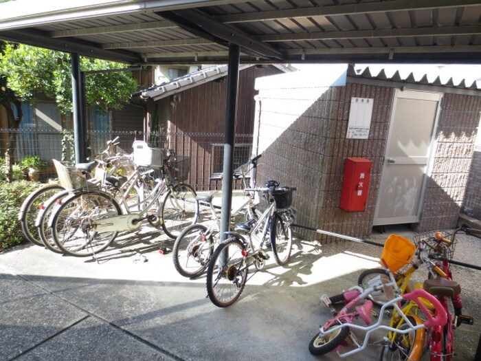 物件外観写真3　(駐輪場)