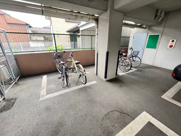 物件外観写真5　(駐輪場)