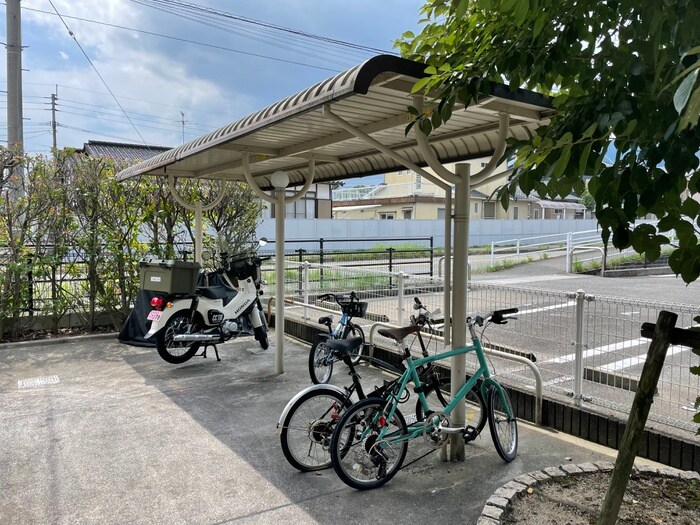 物件外観写真4　(駐輪場)