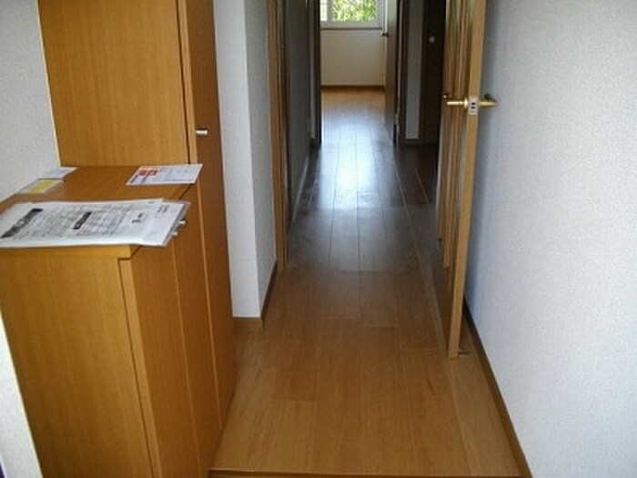 物件内観写真11　(玄関)