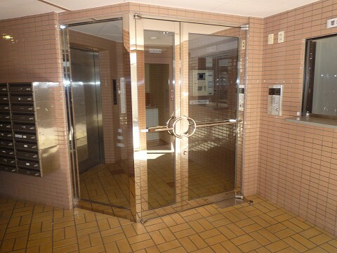 物件外観写真2　(エントランス部分)