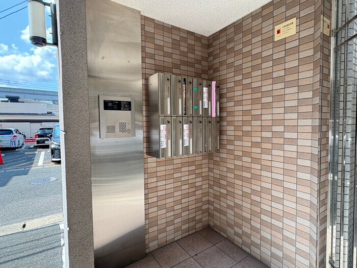 物件外観写真3　(エントランス部分)