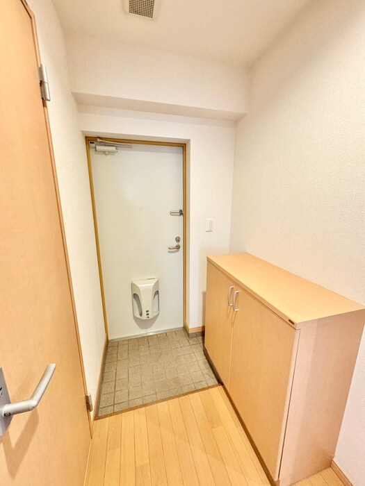 物件内観写真13　(玄関)